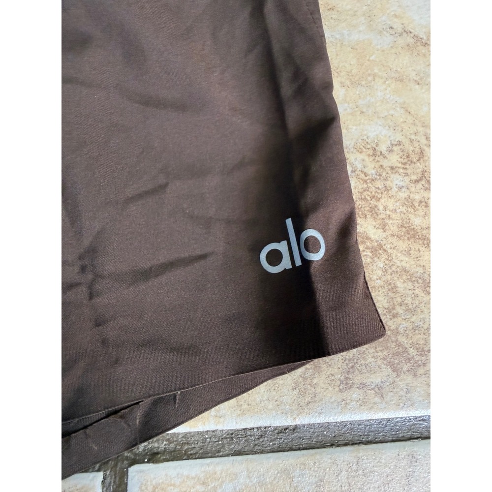 Alo Yoga Mens Performance 2 in 1 Shorts Espresso Brown XL Zip Pockets Liner - Picture 3 of 6